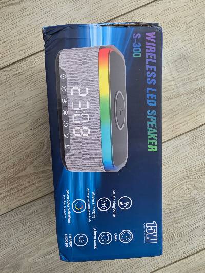 S-300 Draadloze LED speaker met wekker