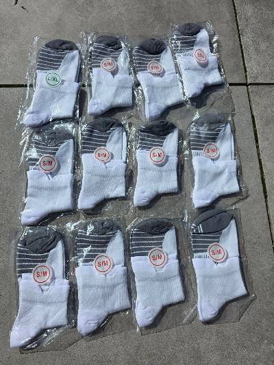 4 paar witte sportsokken 2 euro