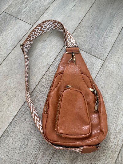 Bruine crossbody tas met patroonband