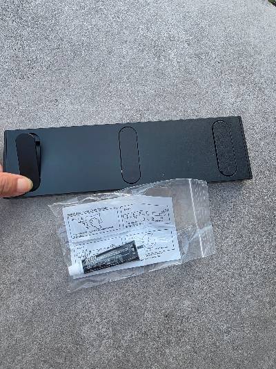 Zwarte wandkapstok met haken